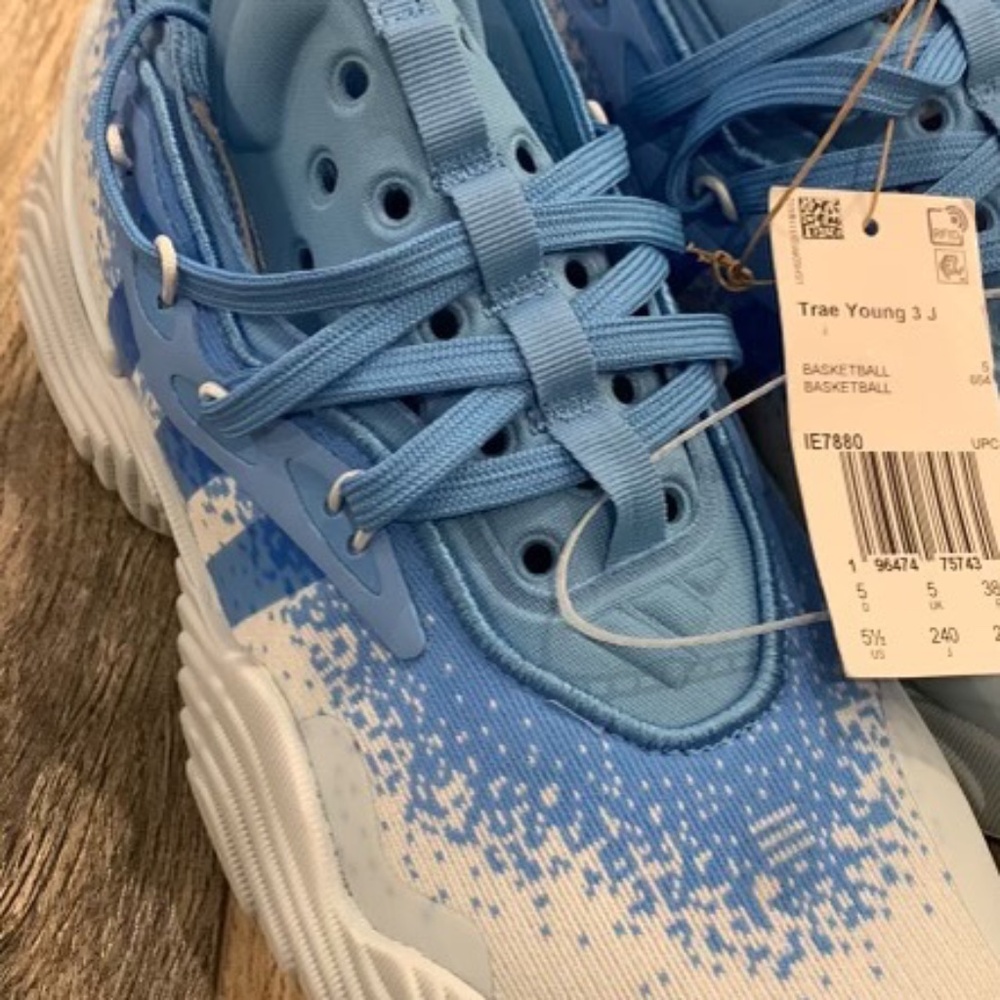 Adidas Trae Young 3 Size 5.5 Big Kids Sky Tint/Team Royal Blue Basketball NWT